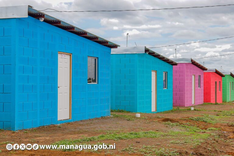 Más familias de Managua cuentan con su propia vivienda