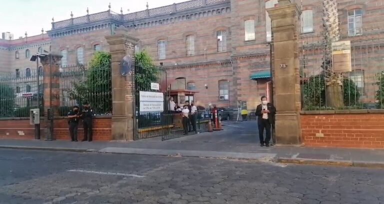 Asaltan hospital privado en Puebla