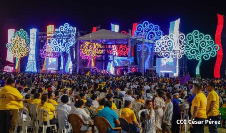 Pueblo evangélico participa en “Noches de Gloria”