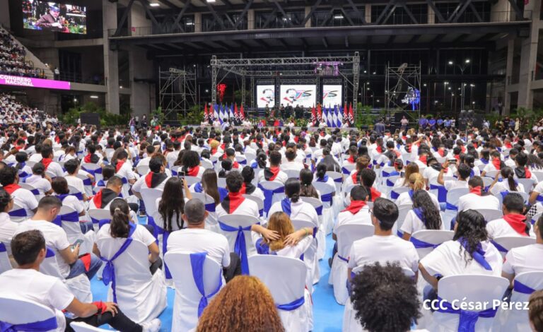 Pdte. Daniel saluda a la Juventud Sandinista