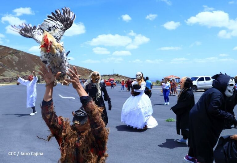 Familias disfrutan del Festival de Mitos y Leyendas en el Volcán Masaya