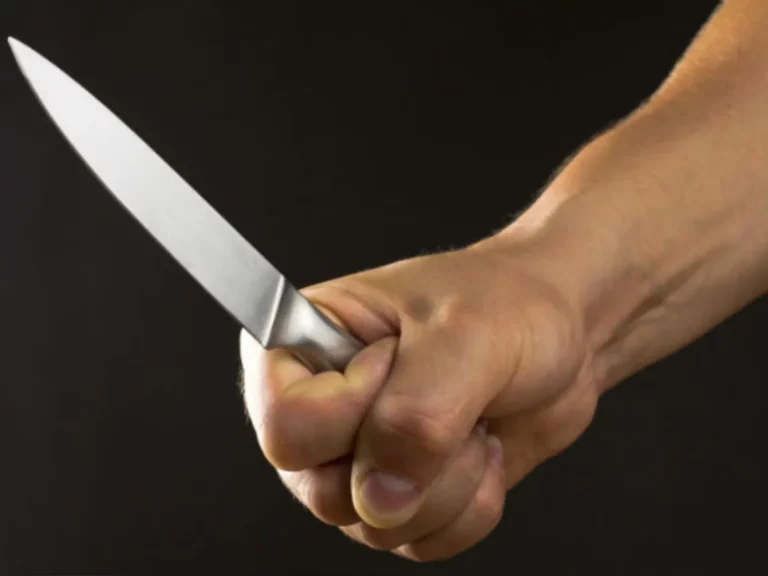 Hombre es macheteado por su ex