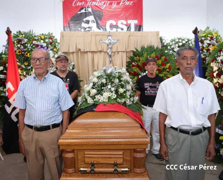 Rinden homenaje póstumo al líder sindical Roberto González