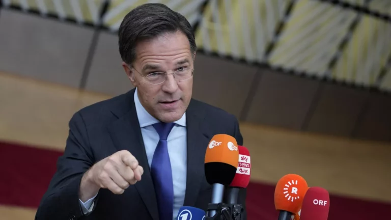 Rutte pide a países europeos dejar de quejarse por postura de Trump