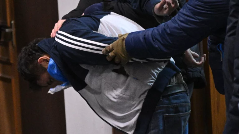 Sospechosos de atentado terrorista en Rusia son procesados y se enfrentan a cadena perpetua