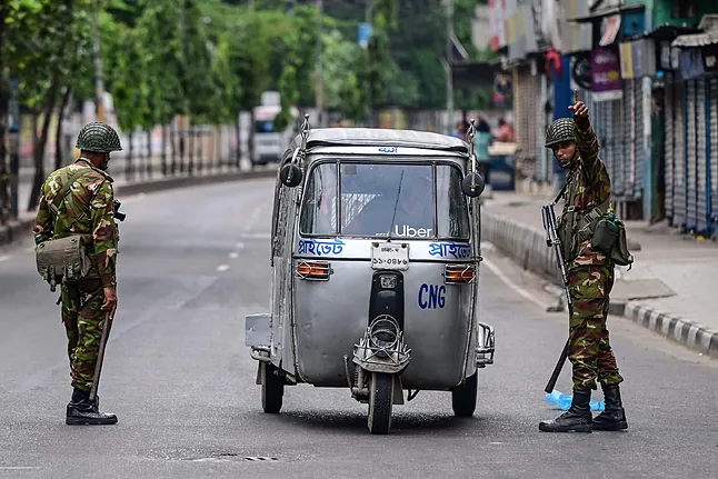 Toque de queda en Bangladesh ante actos de violencia