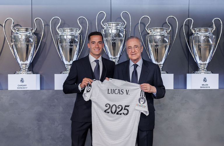 Lucas Vázquez renueva con el Real Madrid por un año