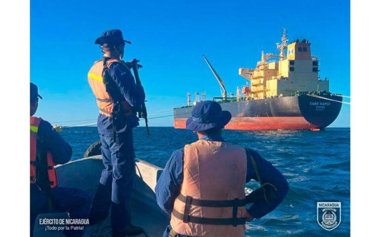 Ejército brinda protección, seguridad e inspección a embarcaciones y flota pesquera industrial