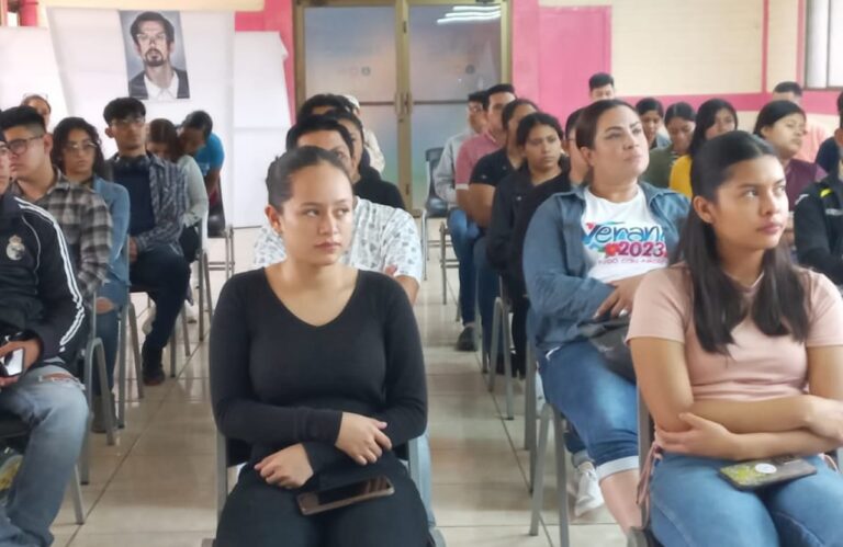 Realizan conversatorio para promover buena convivencia con personas que luchan contra el SIDA