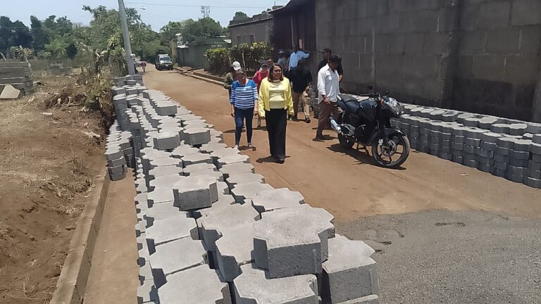 Adoquinan calles en el municipio de San Marcos