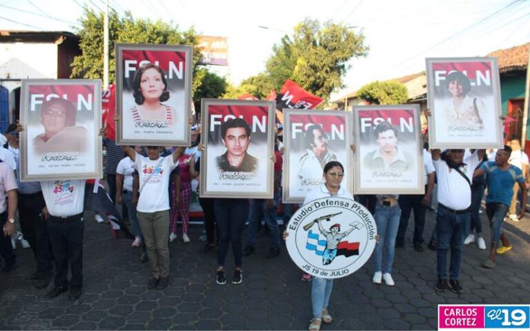 Gobierno saluda a los familiares de los Héroes de Veracruz