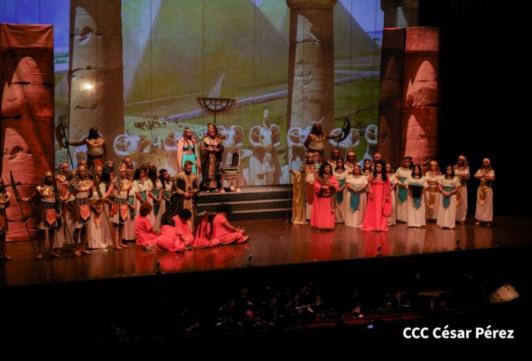 Ponen en escena la ópera Aída