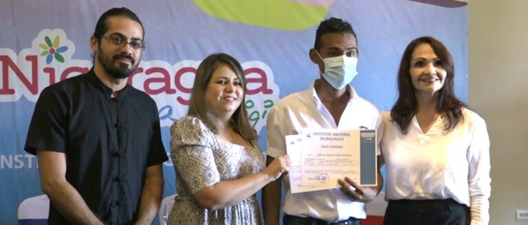 Más de 200 emprendedores turísticos reciben certificados