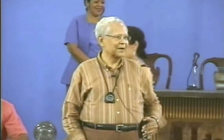 Rosario recuerda el tránsito a otro plano de vida del icono del profesor Sandoval