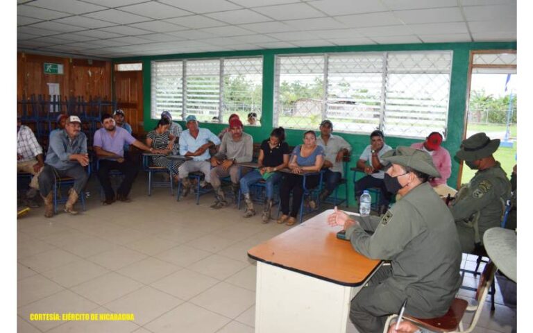 Ejército de Nicaragua se reúne con productores, ganaderos y comerciantes