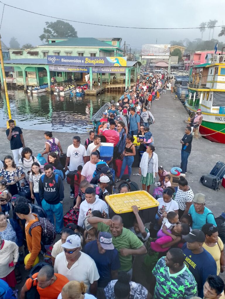Familias viajan a Corn Island para despedir el año viejo