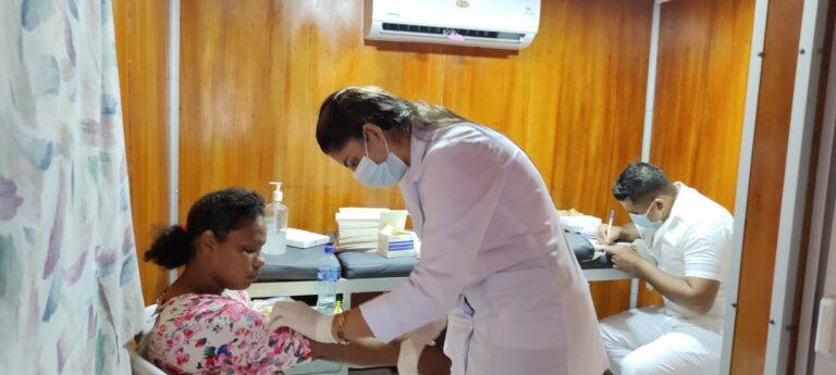 Atienden a 3 mil pacientes Mega Feria de Salud en Medicina Interna