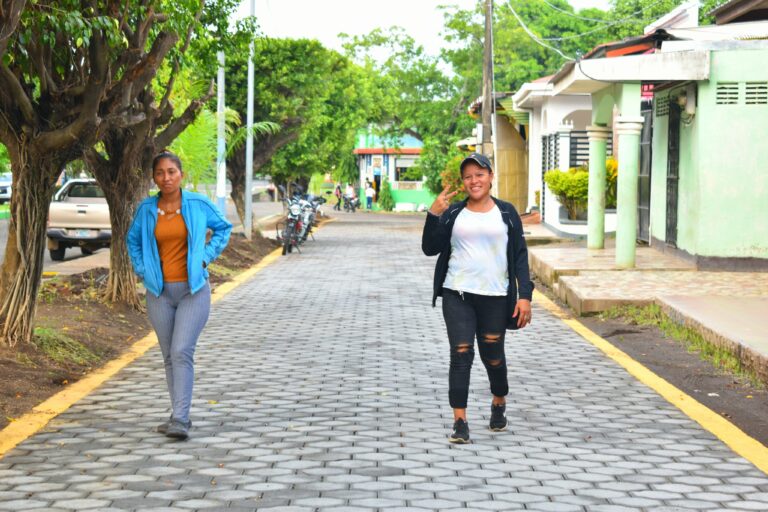 Inauguran calle marginal en Nagarote