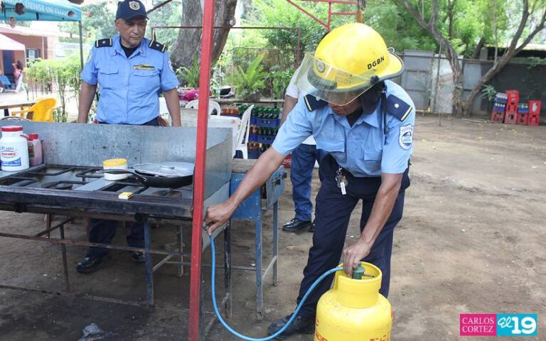 Bomberos inspeccionan instalaciones de Xilonem