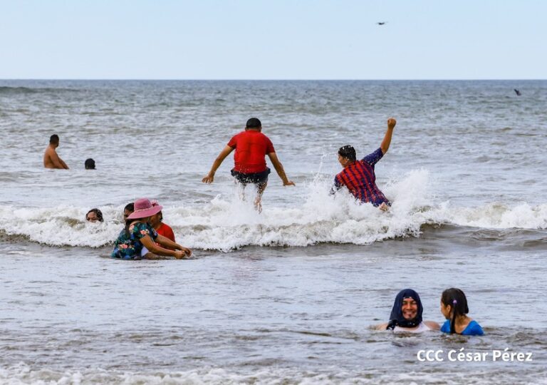 Nicaragüenses disfrutan de los destinos turísticos y balnearios del país