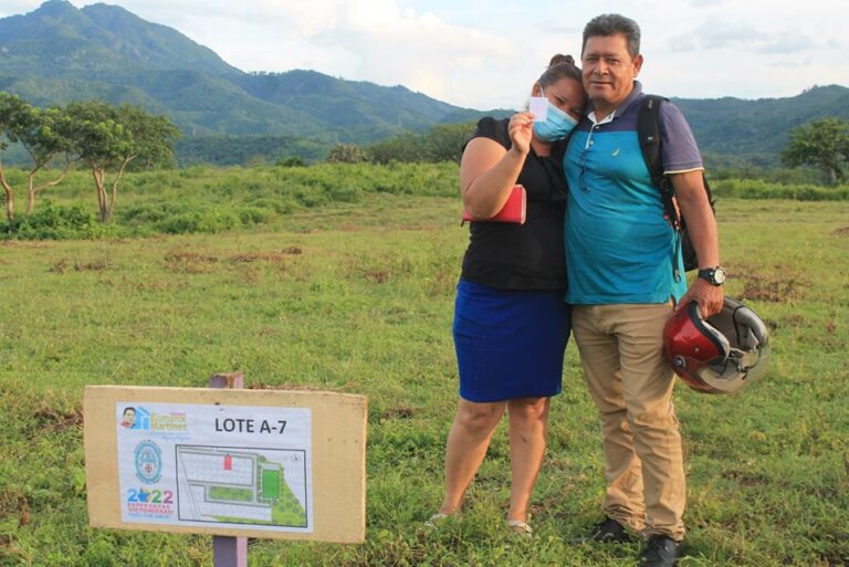 Familias de Ocotal reciben lotes