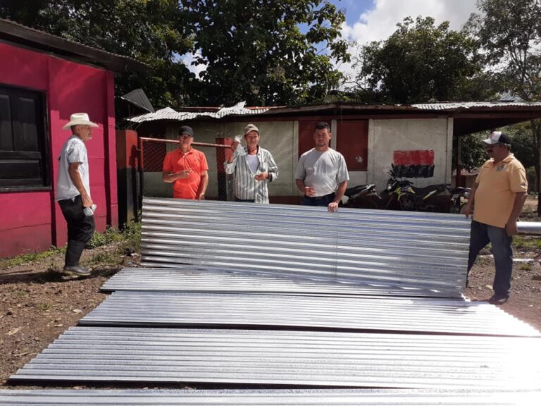 Entregan planes techos a familias de Matiguás