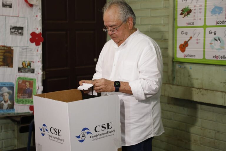 Porras “vamos avanzando para afianzar esta democracia