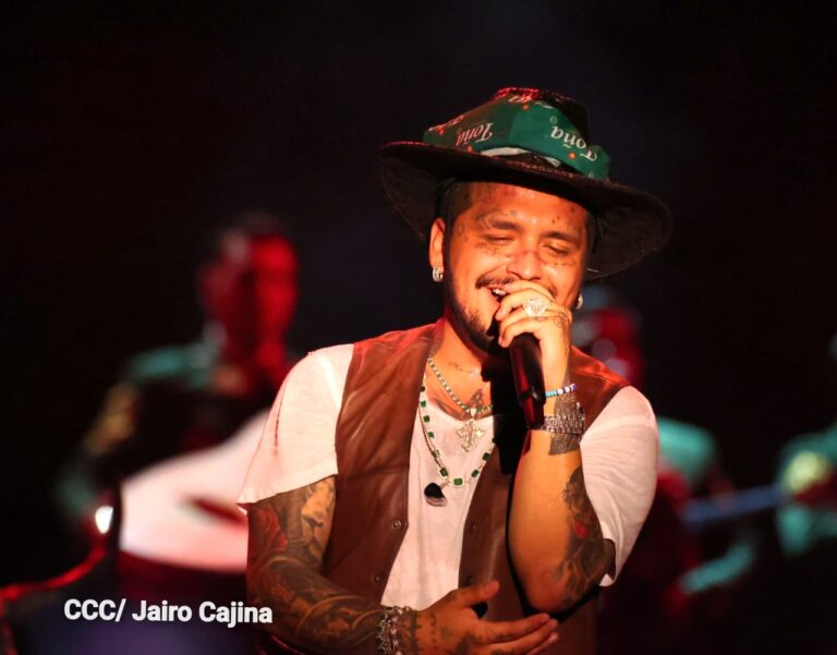 Miles de nicaragüenses disfrutan del espectacular concierto del cantante mexicano Cristian Nodal
