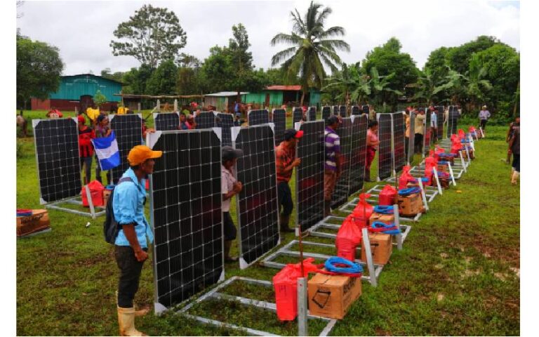 Entregan 175 Paneles Solares en la comunidad de Piedra Fina