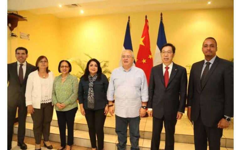 Embajador de China realizó una visita de cortesía al&nbsp;presidente de la Asamblea Nacional