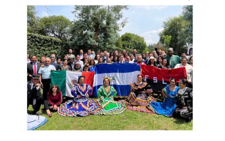 Embajada de Nicaragua en México celebra el 43/19