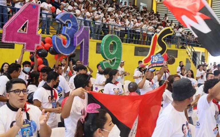 Un Mundo Mejor, Un Mundo de Amor ¡Hay Eterna Juventud, Hay Revolución !