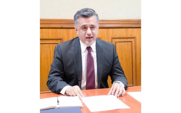 Compañero Sacha Llorenti extiende saludos a Nicaragua al celebrarse el 43/19