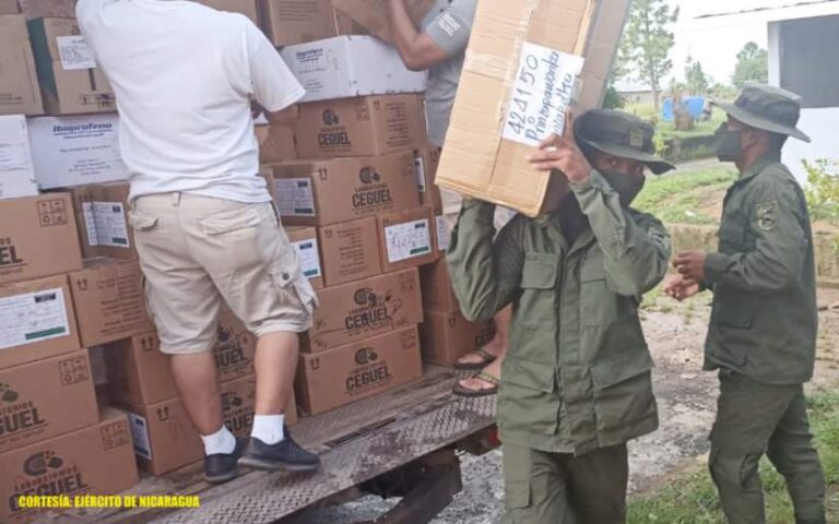Ejército de Nicaragua realizó el descargue de 216 cajas de insumos médicos