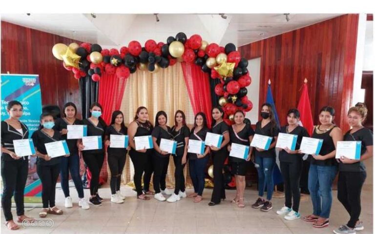 Más de 400 protagonistas finalizan curso en las Escuelas de Oficios