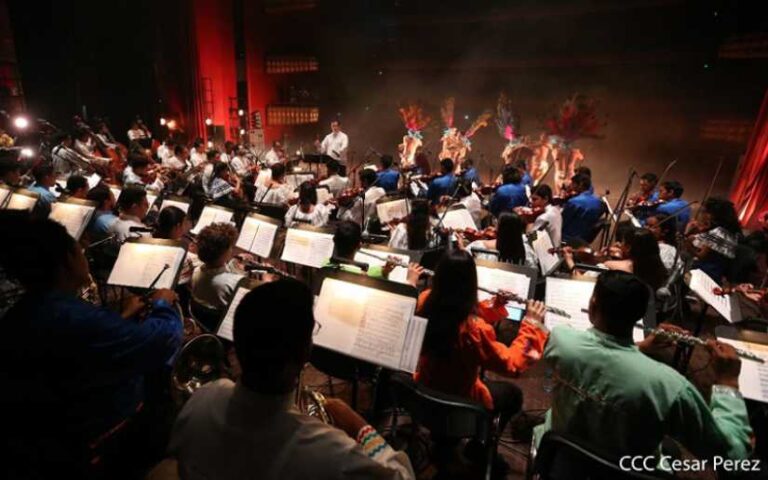 Celebran a la Patria con canto, baile, turismo y gastronomía