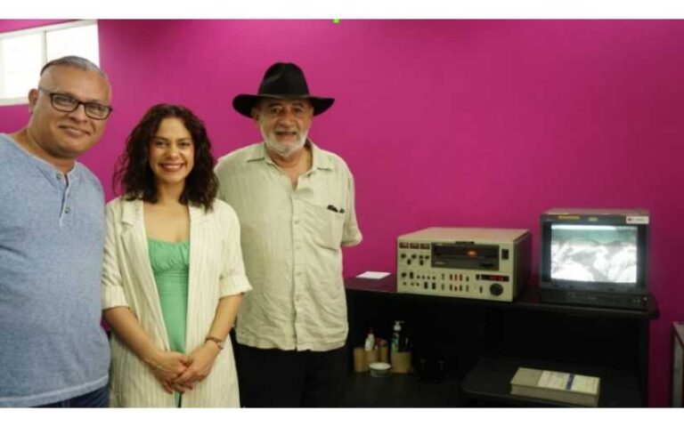 Cinemateca Nacional recibe donación de equipos cinematográficos