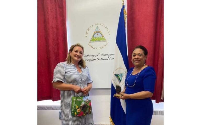 Revista Diplomat Magazine entrega reconocimiento a la Embajada de Nicaragua en Londres