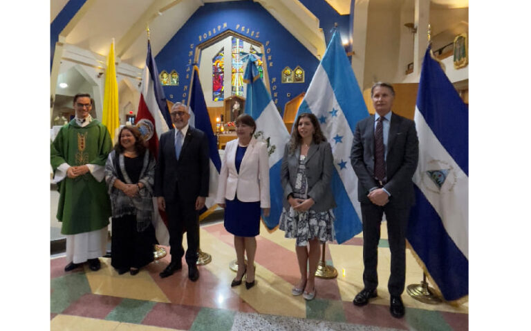 Embajador de Nicaragua en celebración de la independencia de Centroamérica en Canadá