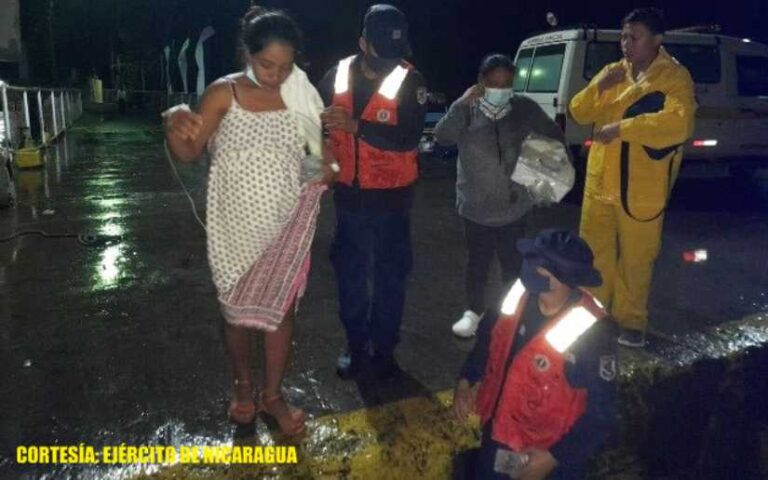 Fuerza Naval realizó traslado vía lacustre de ciudadanas con complicaciones de salud