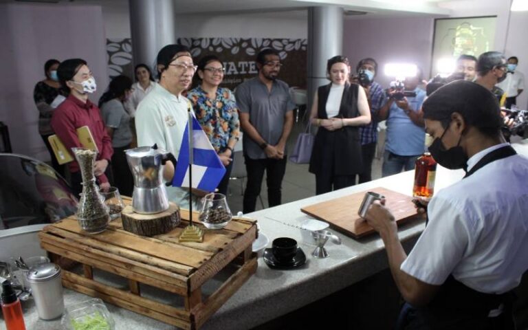 Embajador de la República Popular China conoce el modelo de formación técnica de Nicaragua