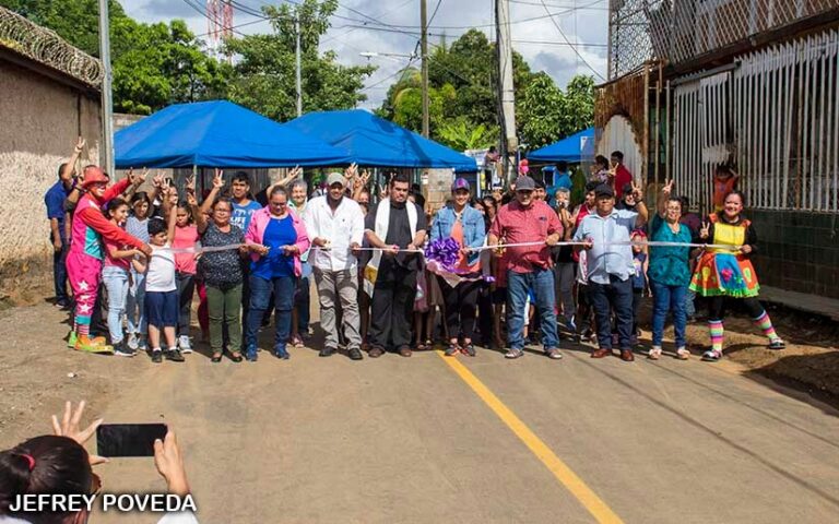 Inauguran calles nuevas en el barrio Carlos Marx