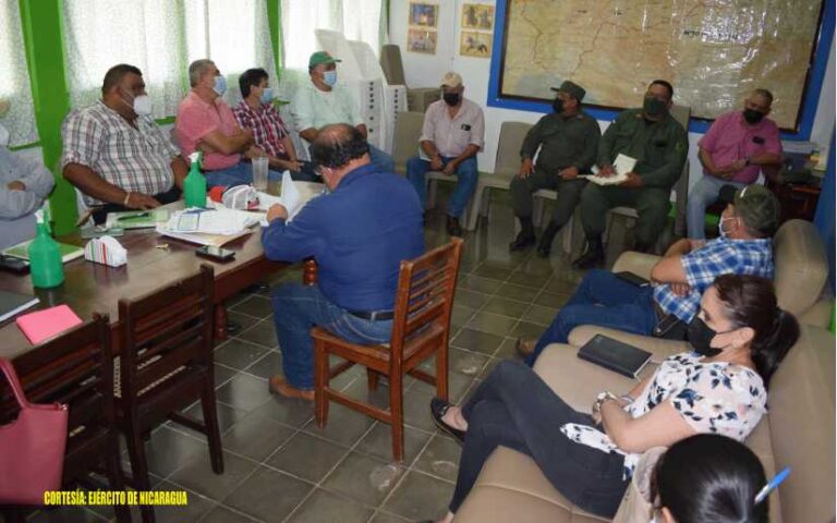 Ejército de Nicaragua se reunió con ganaderos de Camoapa, Boaco