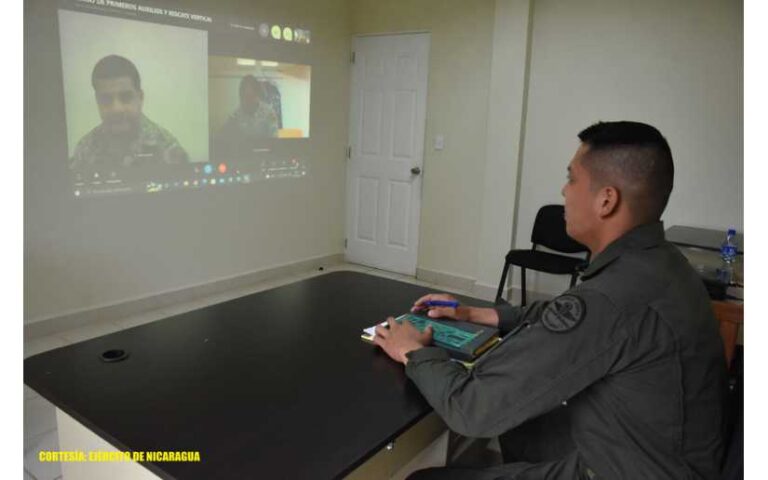 Ejército participa en curso de primeros auxilios y rescate vertical
