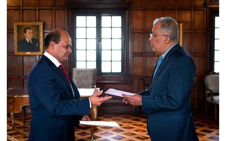 Embajador de la República de Nicaragua ante Colombia presenta Copias de Estilo