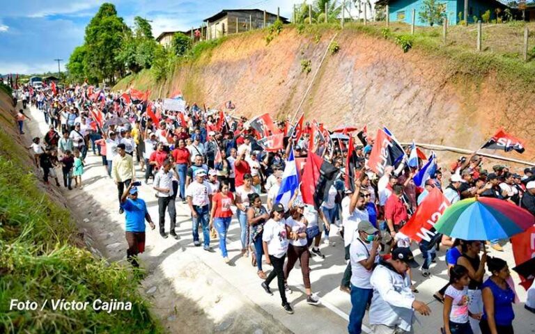 Inauguran primer tramo de 10 kilómetros de la carretera Rosita-Bonanza