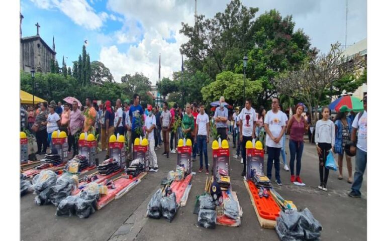 Sinapred entrega equipos a brigadas comunitarias de primera respuesta de León