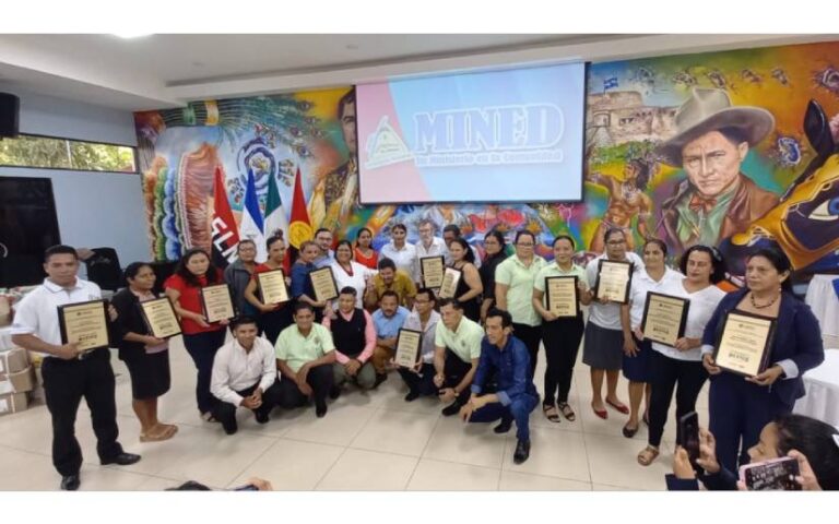 Mined y Embajada de México reconocen a docentes y estudiantes del Programa Escuelas México