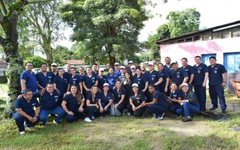 Exitosa megaferia de salud para mujeres en Jalapa