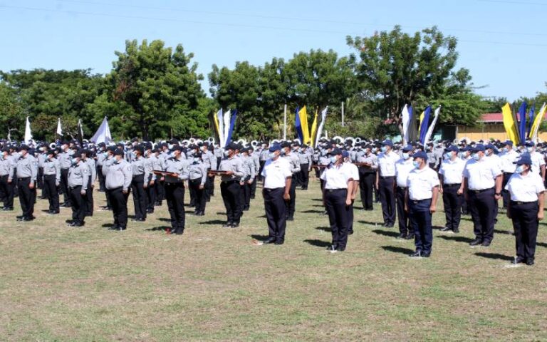 Ascienden en grado a funcionarios del Ministerio de Gobernación